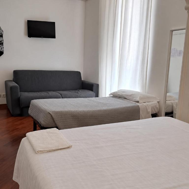 Domus Filiberto by Local Domus - Camera Tripla Basic con Bagno in Comune - 6