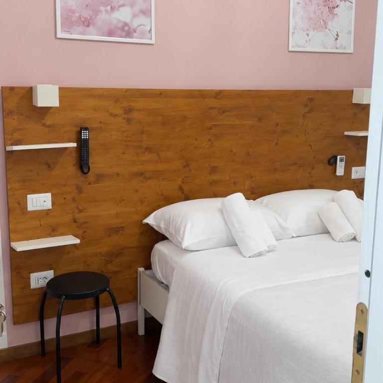 Domus Filiberto by Local Domus - Camera Tripla Basic con Bagno in Comune - 10