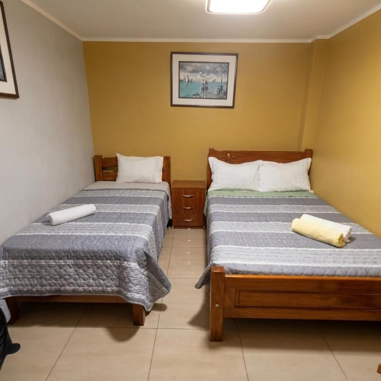 Across from Lima Airport - A y J Familia - Habitación Triple con baño compartido - 2