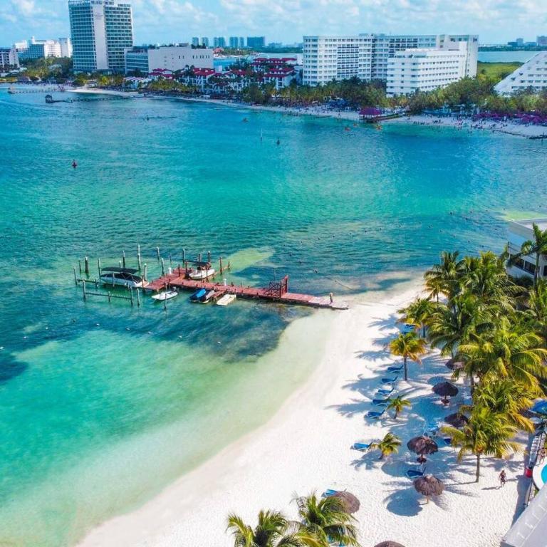 2 Bedroom Ocean Front Condo in the Hotel Zone - Casa - 16
