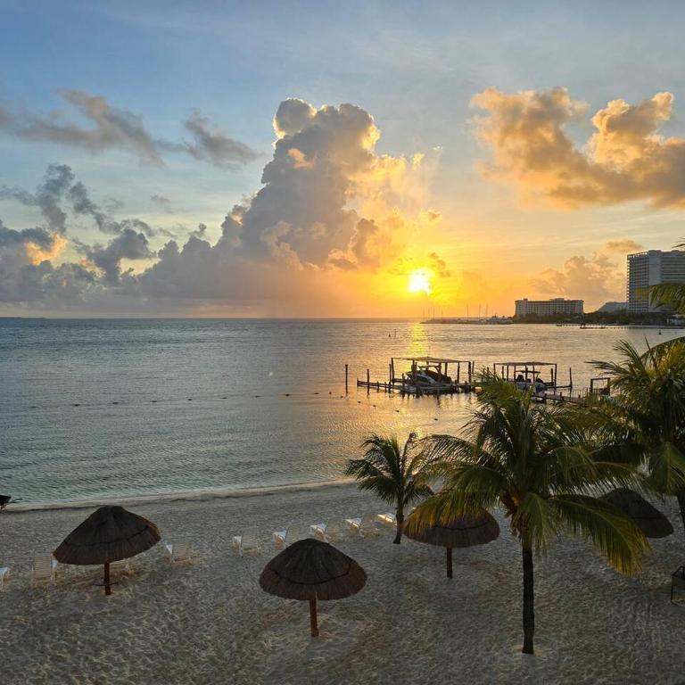 2 Bedroom Ocean Front Condo in the Hotel Zone - Casa - 21
