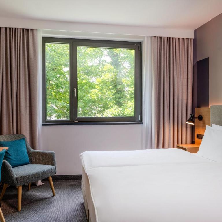 Holiday Inn Munich - Westpark by IHG - Standard Zimmer mit Kingsize-Bett - 13