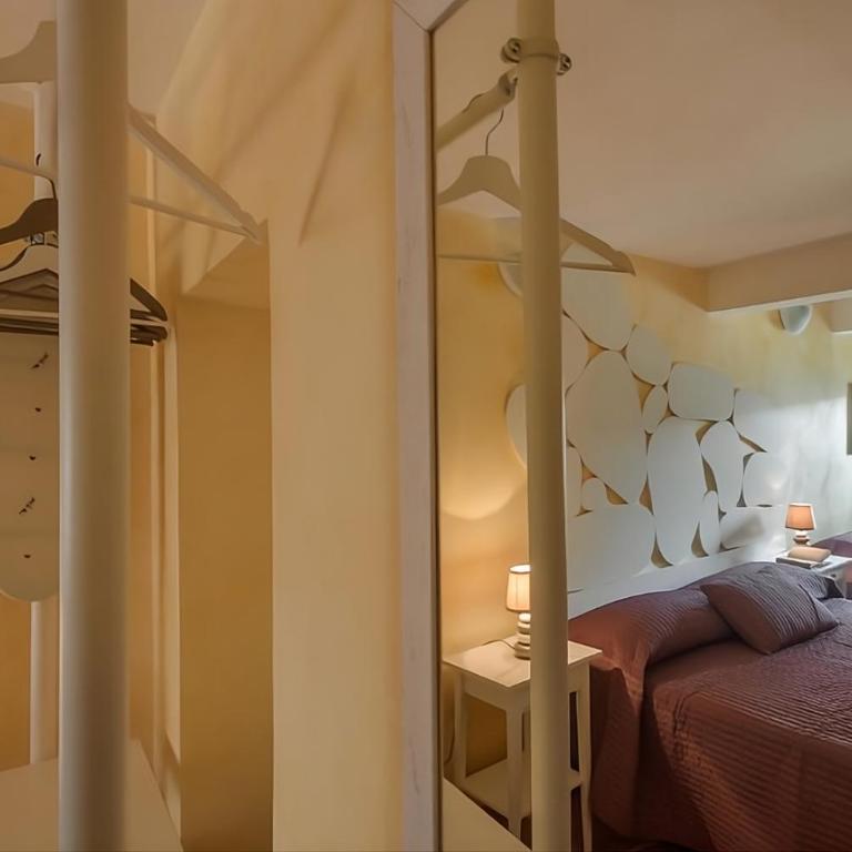 Sistina Apartment Steps from Trevi Fountain - Apartment - Split Level - 5