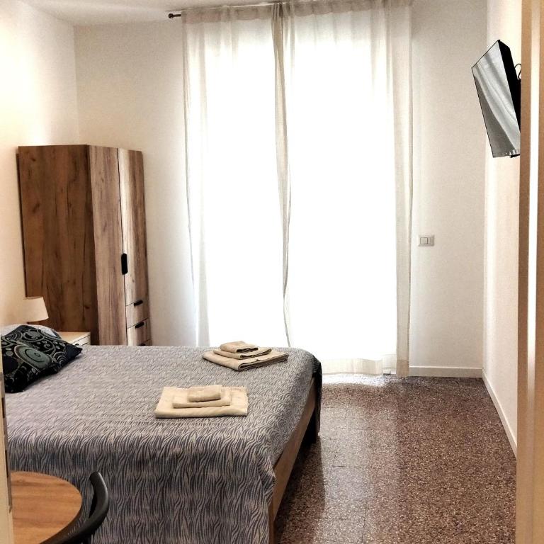 White Boar - Studio with Balcony - 9