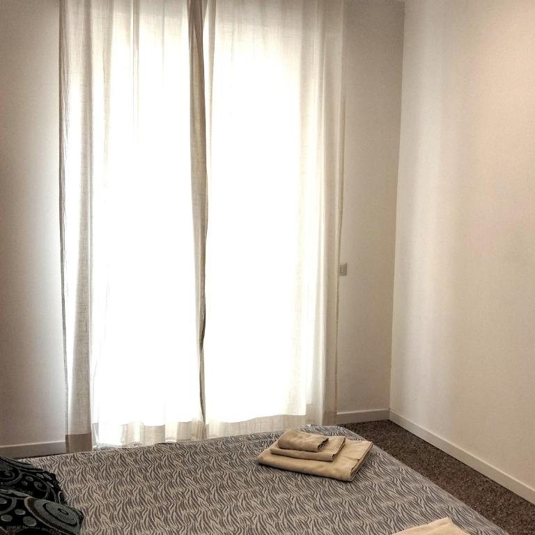 White Boar - Studio with Balcony - 8