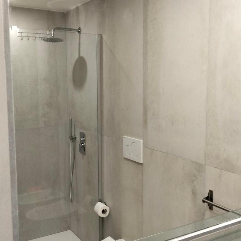 White Boar - Studio with Balcony - 7