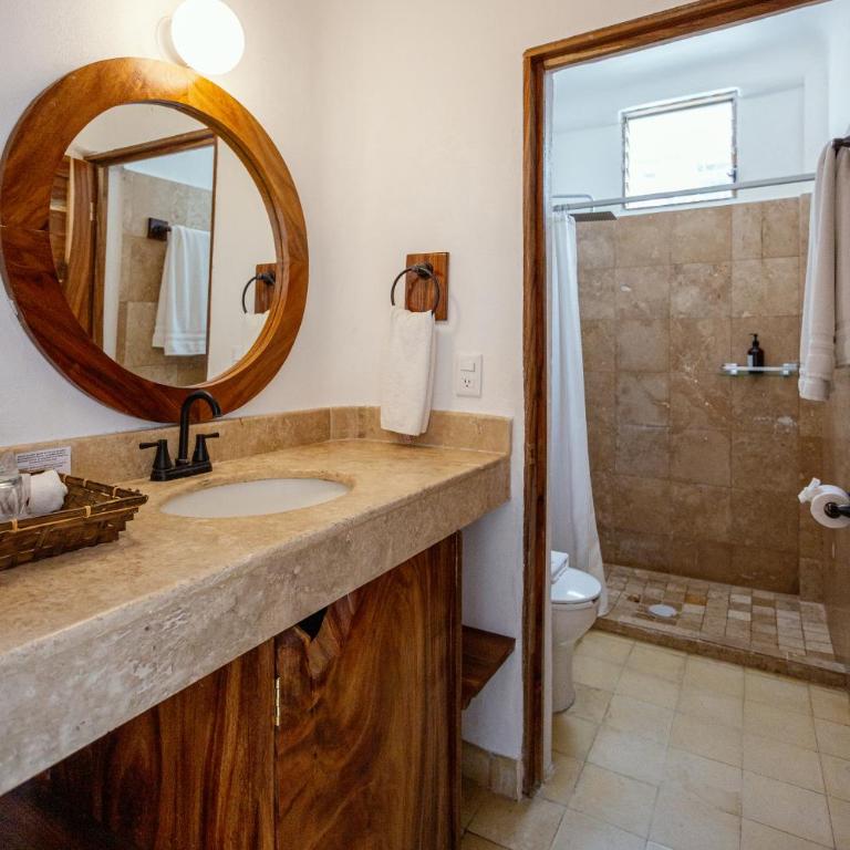 Amaca Petit Hotel - Zona Romántica - Puerto Vallarta - Adults Only - Habitación Doble Deluxe con balcón y vistas al mar - 3