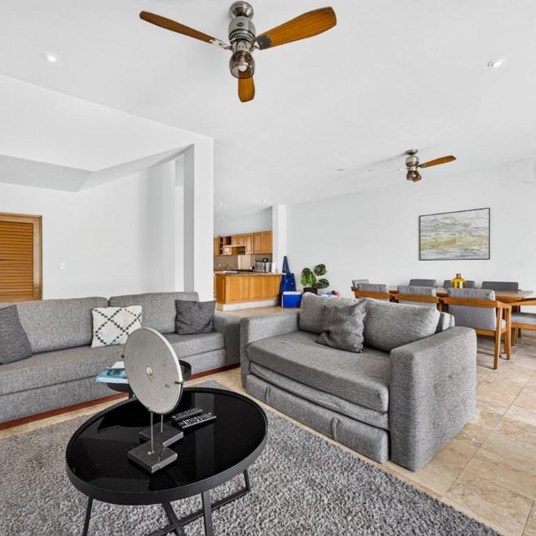 Residencia con alberca y vista al campo de golf - Casa de 4 dormitorios - 2