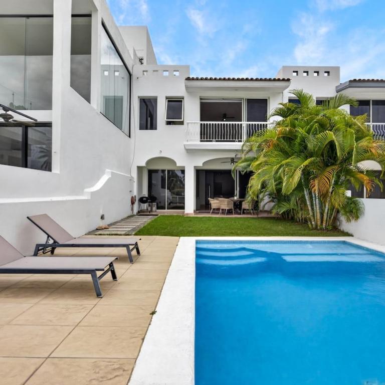 Residencia con alberca y vista al campo de golf - Casa de 4 dormitorios - 10