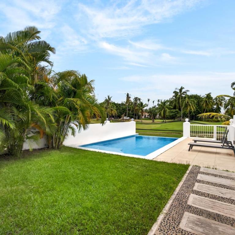 Residencia con alberca y vista al campo de golf - Casa de 4 dormitorios - 21