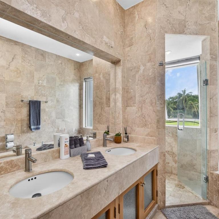 Residencia con alberca y vista al campo de golf - Casa de 4 dormitorios - 30