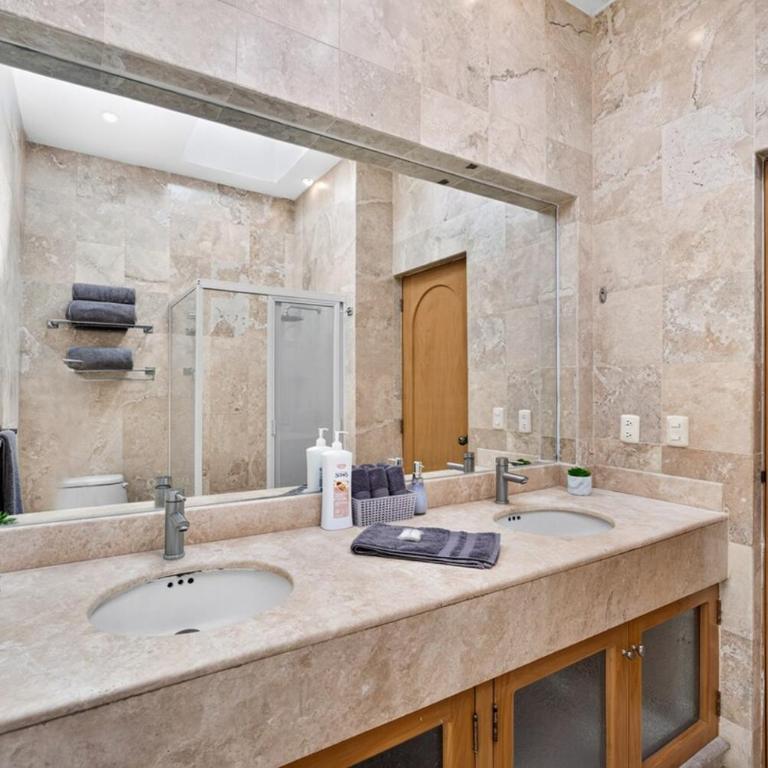 Residencia con alberca y vista al campo de golf - Casa de 4 dormitorios - 34