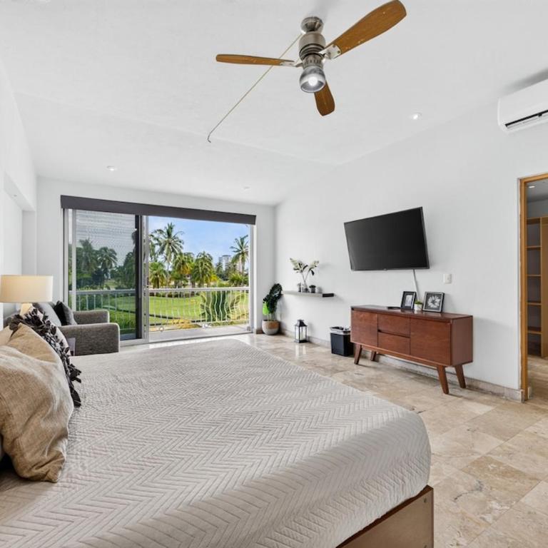 Residencia con alberca y vista al campo de golf - Casa de 4 dormitorios - 35