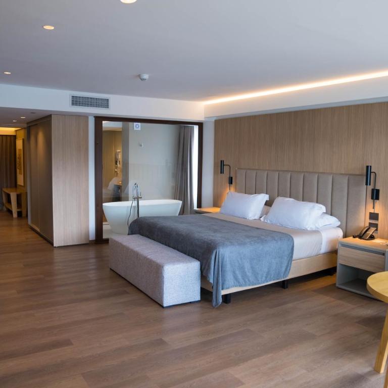Intersur Amancay Bariloche - King Suite with Balcony - 4