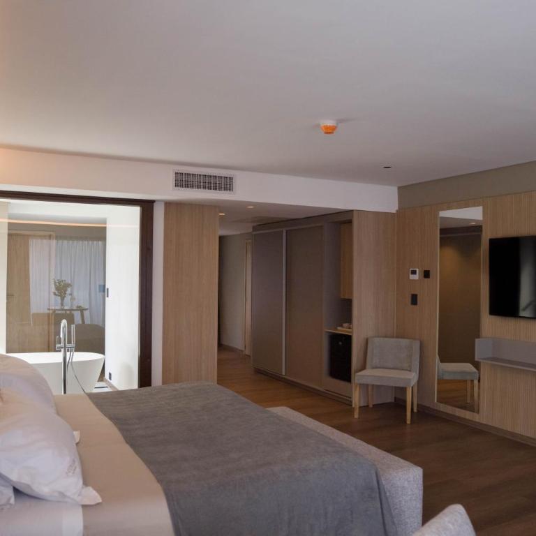 Intersur Amancay Bariloche - King Suite with Balcony - 10