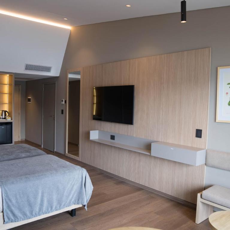 Intersur Amancay Bariloche - Suite with Lake View - 5