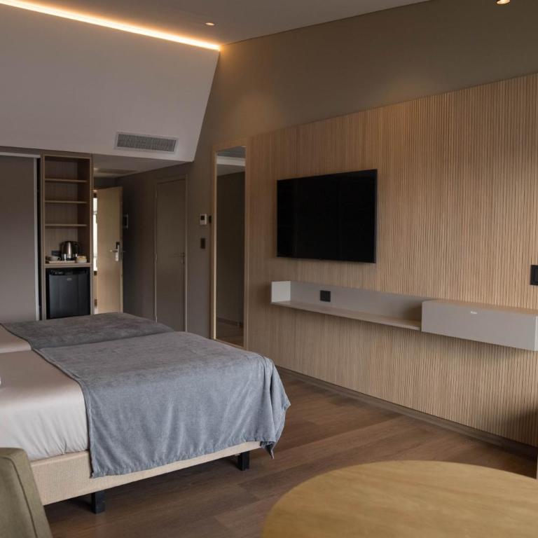 Intersur Amancay Bariloche - Suite with Lake View - 6
