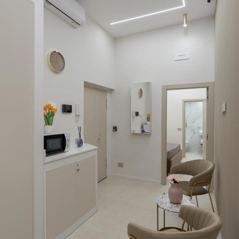 Tribunali Heritage Luxury Suites - Camera Matrimoniale con Balcone - 11