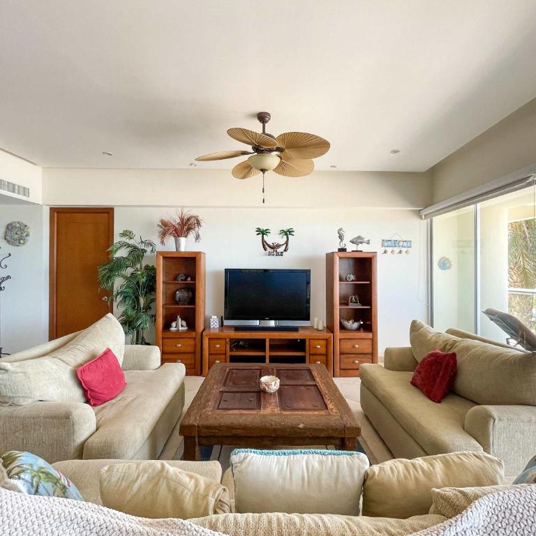 Oceanfront 3BR Condo with Pools & Beach #202 - Apartamento - 5
