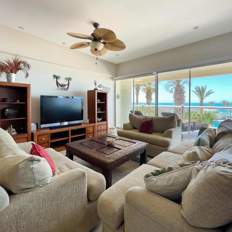 Oceanfront 3BR Condo with Pools & Beach #202 - Apartamento - 7