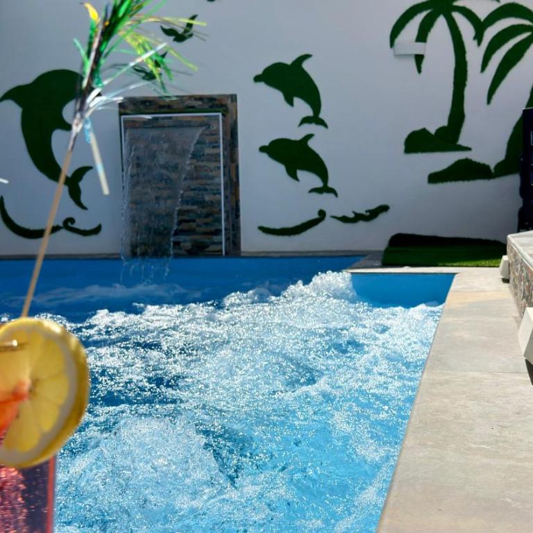 Villas Puerto Rico in front of the shopping center with private heated saltwater pool with jacuzzi function & arcade games - Villa Estándar - 6