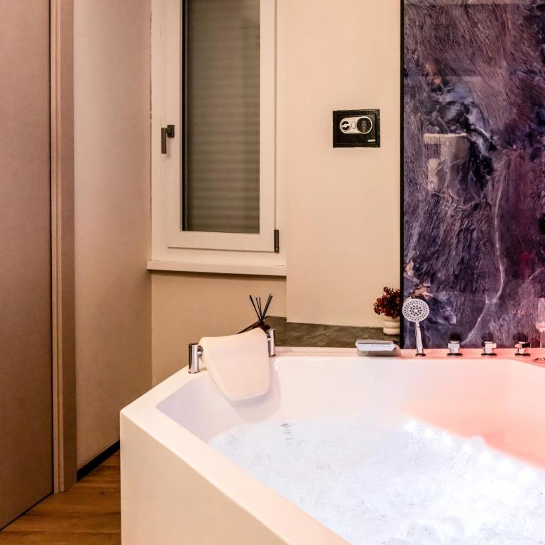 Aura Luxury Suites - Camera Matrimoniale con Bagno Privato - 14