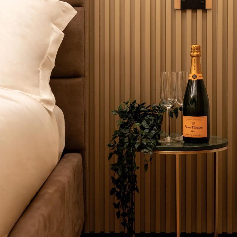 Aura Luxury Suites - Camera Matrimoniale con Bagno Privato - 17