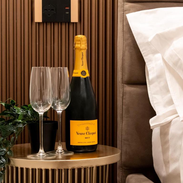 Aura Luxury Suites - Camera Matrimoniale con Bagno Privato - 4