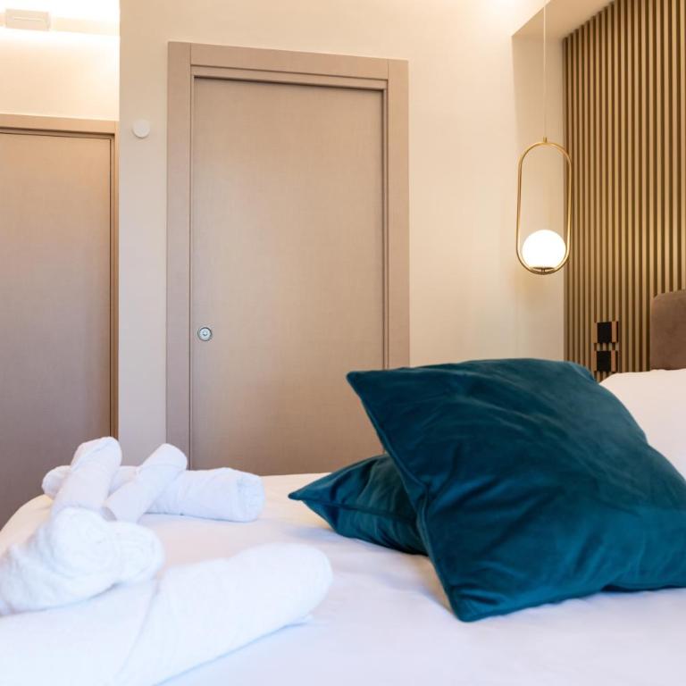 Aura Luxury Suites - Camera Matrimoniale con Bagno Privato - 23