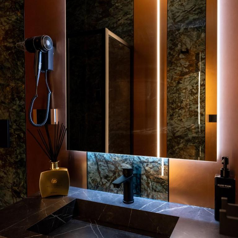Aura Luxury Suites - Camera Matrimoniale con Bagno Privato - 7