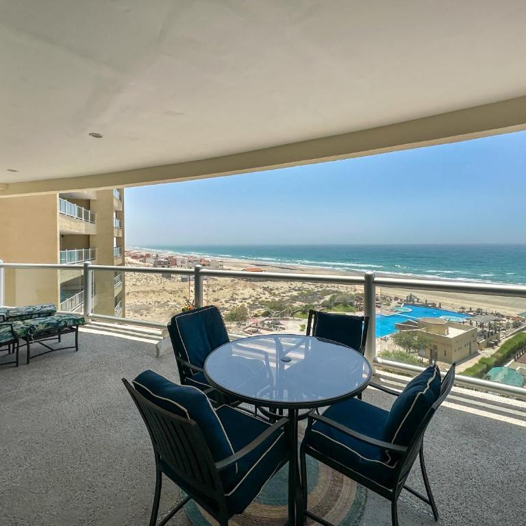 Oceanfront 2BR Family Condo #202 - Apartamento - 3