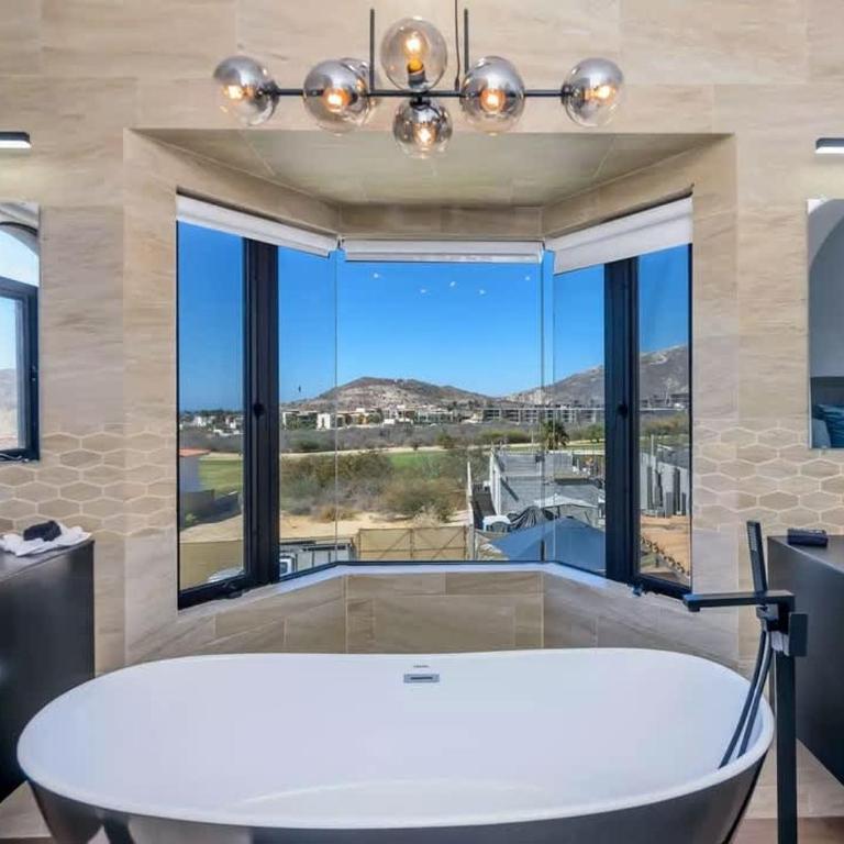 Elegant 6BR Oasis with Ocean Views Pool & Golf - Casa - 10