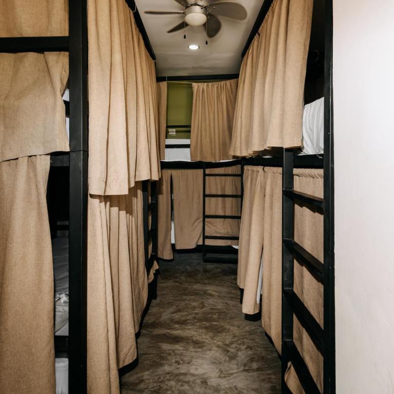Hostik Hostal - Lit dans Dortoir Mixte de 6 Lits - 4