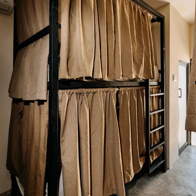 Hostik Hostal - Lit dans Dortoir Mixte de 6 Lits - 2