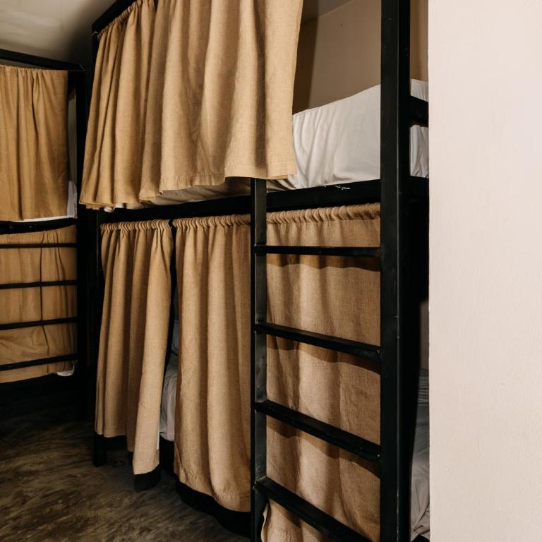 Hostik Hostal - Lit dans Dortoir Mixte de 6 Lits - 1