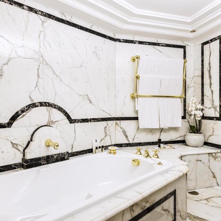 Rome Cavalieri, A Waldorf Astoria Hotel - Premier Alcove Suite - 1
