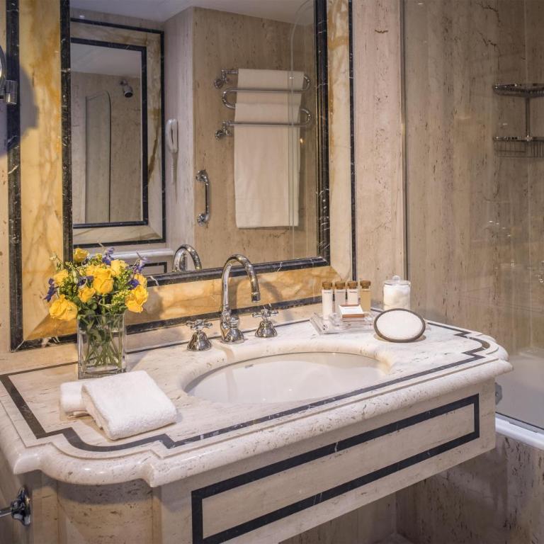 Rome Cavalieri, A Waldorf Astoria Hotel - Habitación doble deluxe con cama grande y vistas al parque - 1