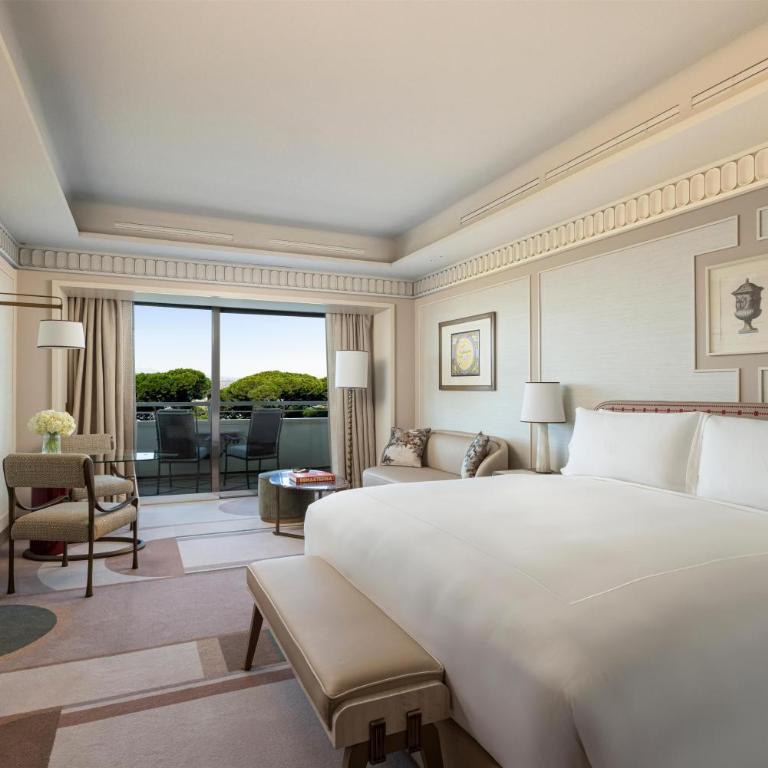 Rome Cavalieri, A Waldorf Astoria Hotel - Premier Imperial King Room - 1