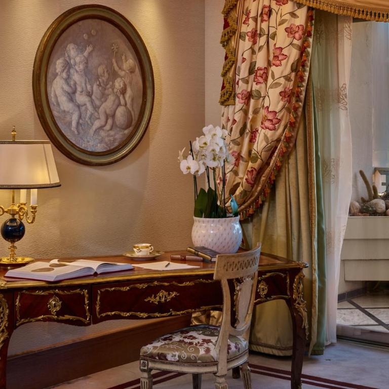Rome Cavalieri, A Waldorf Astoria Hotel - Corner Suite with Rome View - 6