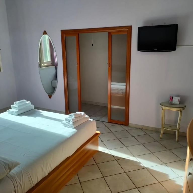 Trastevere Luxury Loft - Two-Bedroom Apartment - 35