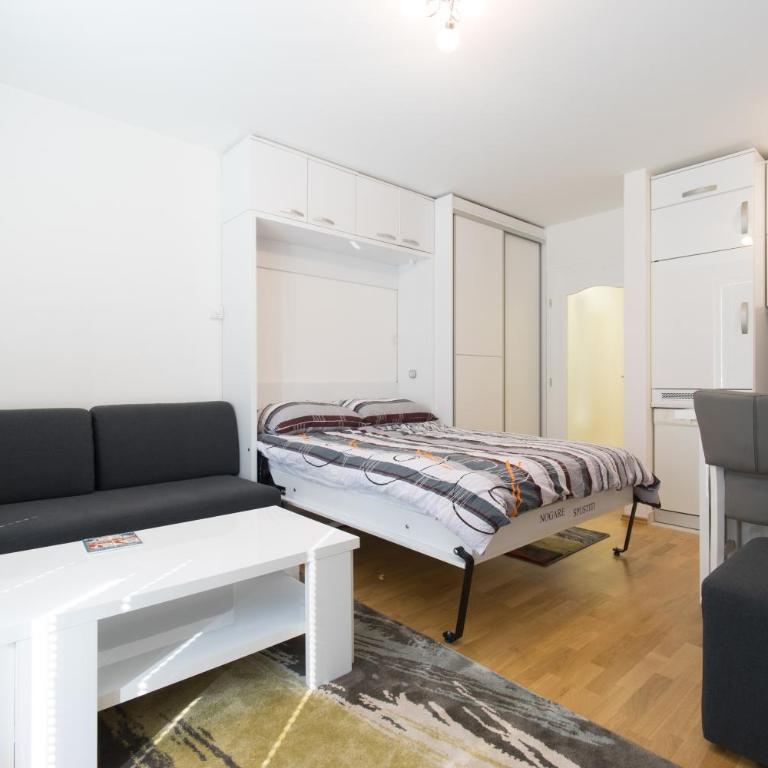 Luxury Studio Apartment Miljacka Sarajevo - Apartment with Balcony - 3