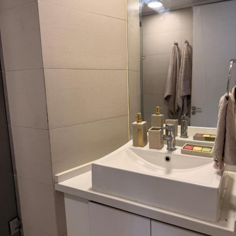 Departamento frente a Sheraton y Clinica INDISA - Apartamento de 1 dormitorio - 2