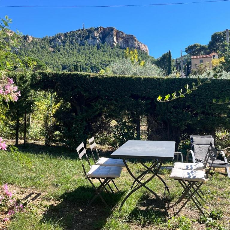 Large private garden, quiet 2-bedroom apartment, air conditioning, wifi, parking - Apartment - 79