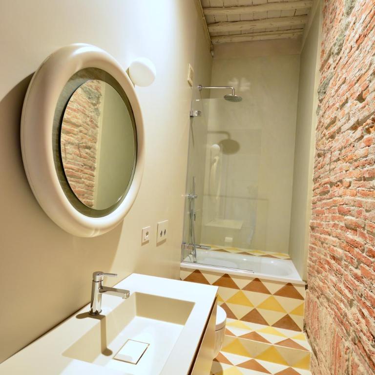 Lucca Comics front row - unbeatable Centro Storico location Exceptional property opposite Duomo inside walls - Camera Matrimoniale/Doppia con Letti Singoli con Bagno Privato - 8