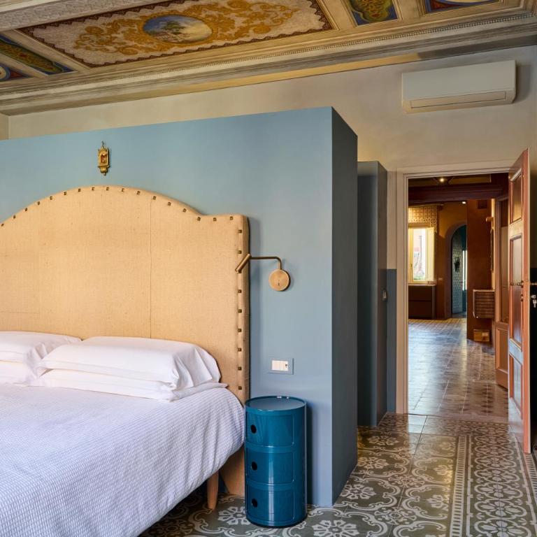 Lucca Comics front row - unbeatable Centro Storico location Exceptional property opposite Duomo inside walls - Camera King Deluxe - 6