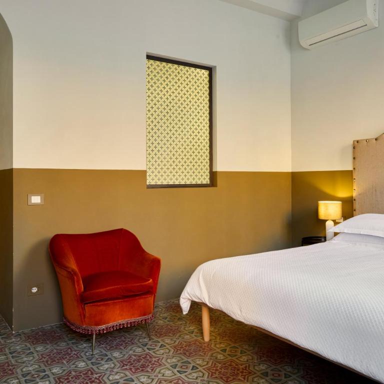 Lucca Comics front row - unbeatable Centro Storico location Exceptional property opposite Duomo inside walls - Camera Matrimoniale con Bagno Privato - 10