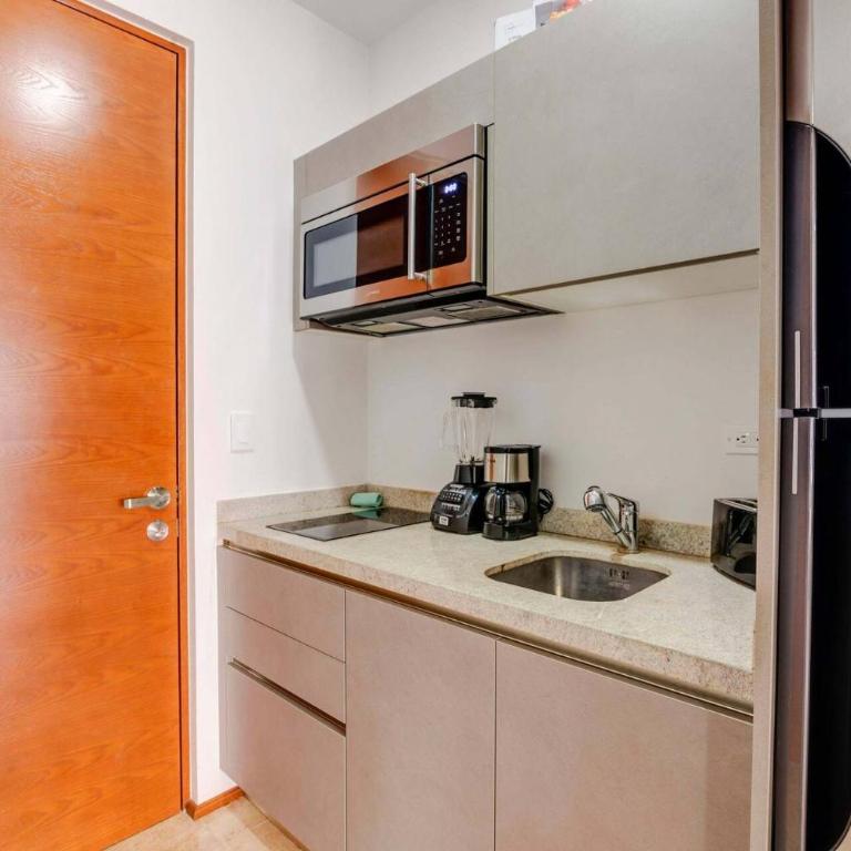 Rooftop Pool Vibes Steps To 5Th Avenue & Beach - Apartment mit 1 Schlafzimmer und Balkon - 5
