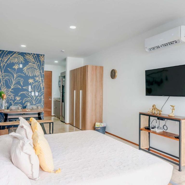 Rooftop Pool Vibes Steps To 5Th Avenue & Beach - Apartment mit 1 Schlafzimmer und Balkon - 6