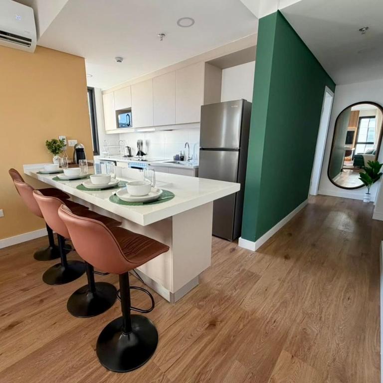 Modern 2BR Apt Steps from Shopping Mariscal - Three-Bedroom Apartment - 5