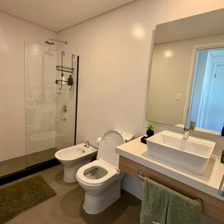 Modern 2BR Apt Steps from Shopping Mariscal - Three-Bedroom Apartment - 7